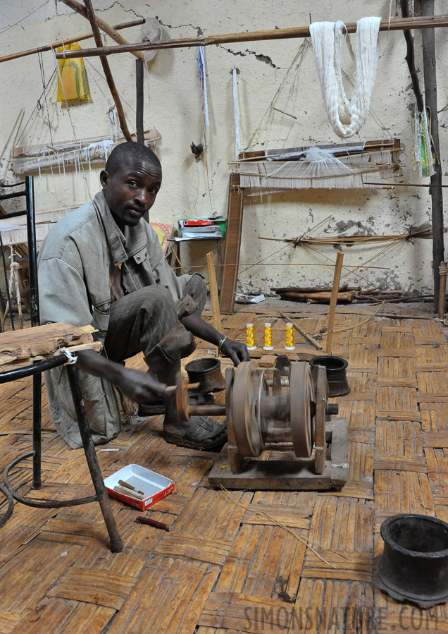 Local weaving [28 mm, 1/50 sec at f / 7.1, ISO 6400]